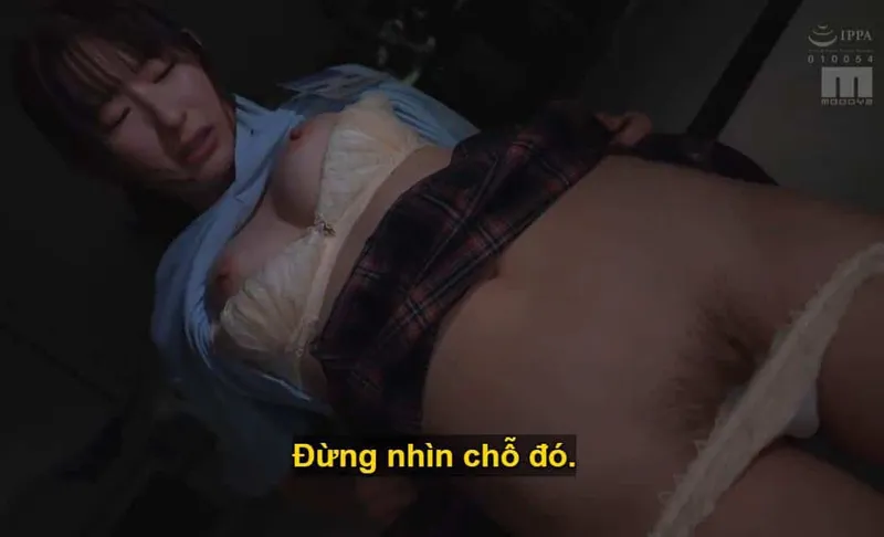 Sếp lớn đang mưu tính "làm tình" với cô em dưới quyền kiêu kỳ lười nhác, suốt ngày chỉ chăm chăm chat chit cùng trai.