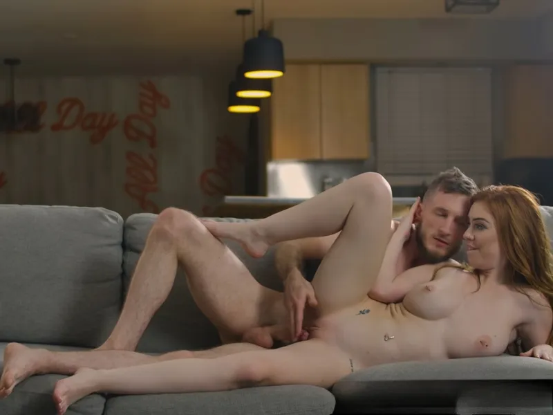 đang tăng ca mà gấu cứ dùng âm đạo dụ tôi doggy cùng em